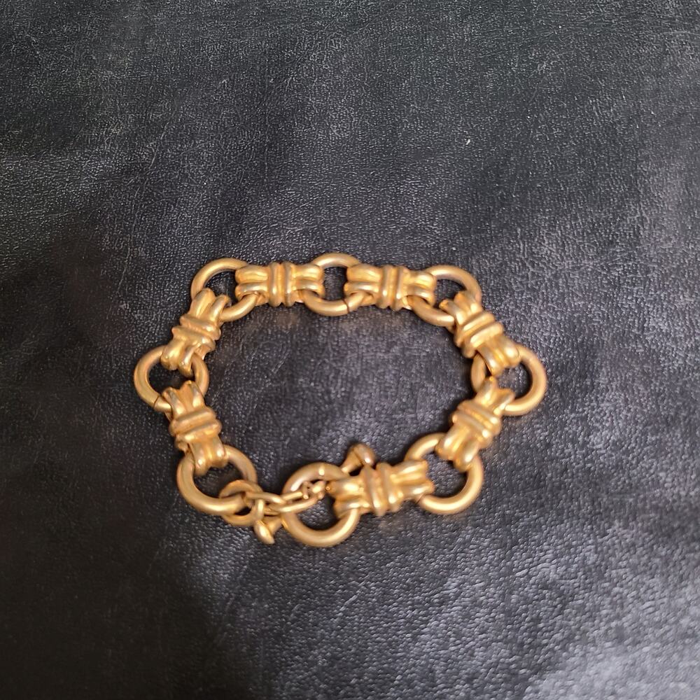 Vintage yellow gold plate round link 8mm wide chain toggle bracelet 7.75 inches